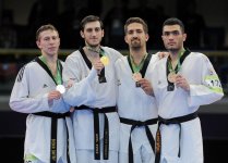 President Ilham Aliyev presented medals to Baku 2017 taekwondo winners (PHOTO, VIDEO)