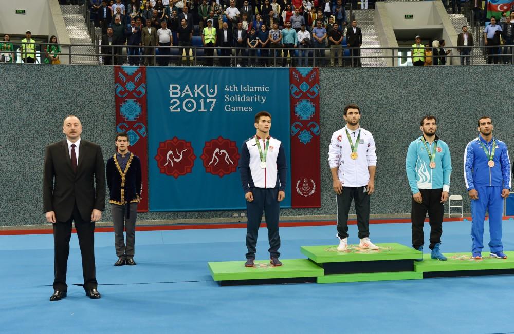 Baku 2017: Ilham Aliyev presents medals to Greco-Roman wrestling winners (VIDEO) (PHOTO)