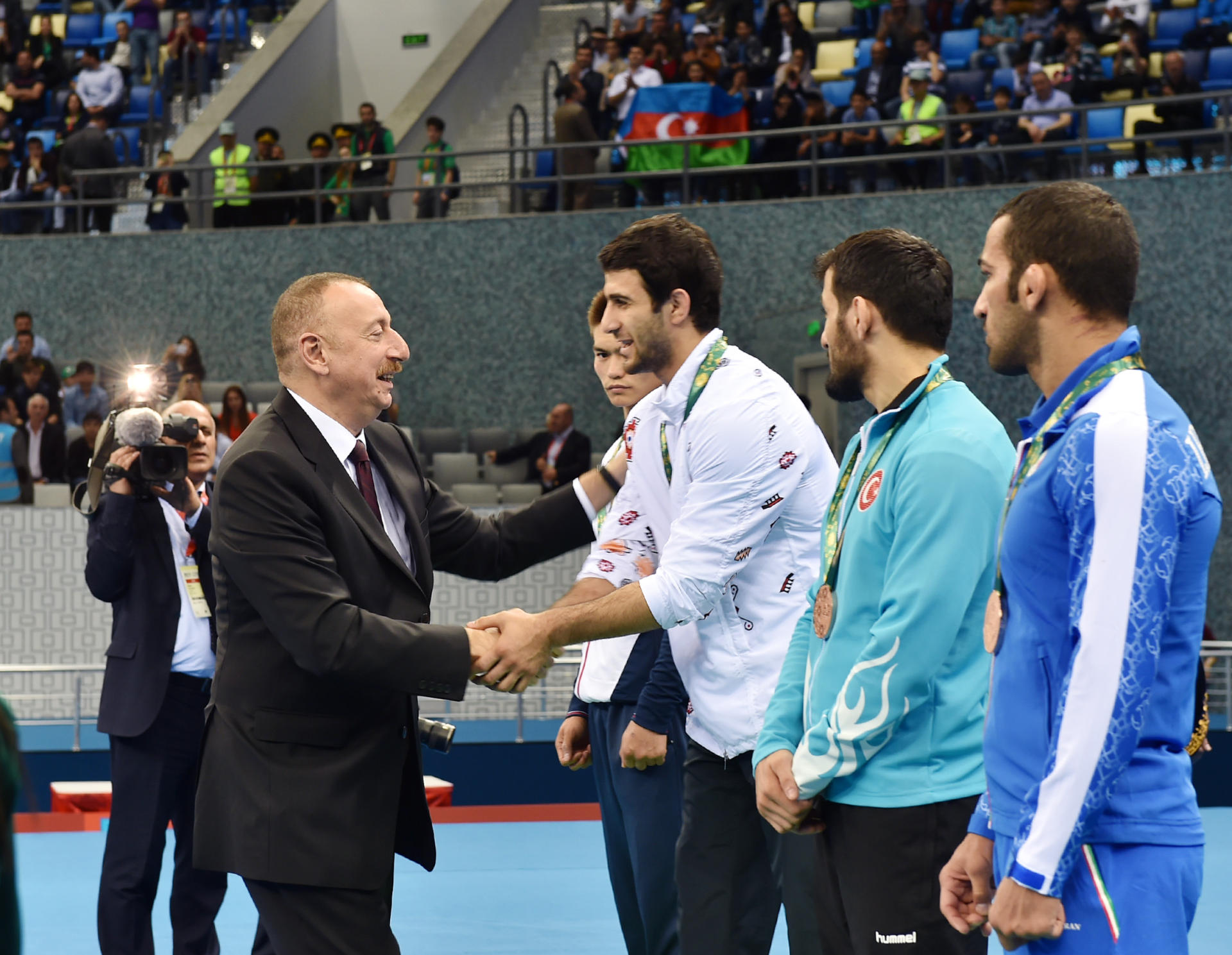 Baku 2017: Ilham Aliyev presents medals to Greco-Roman wrestling winners (VIDEO) (PHOTO)