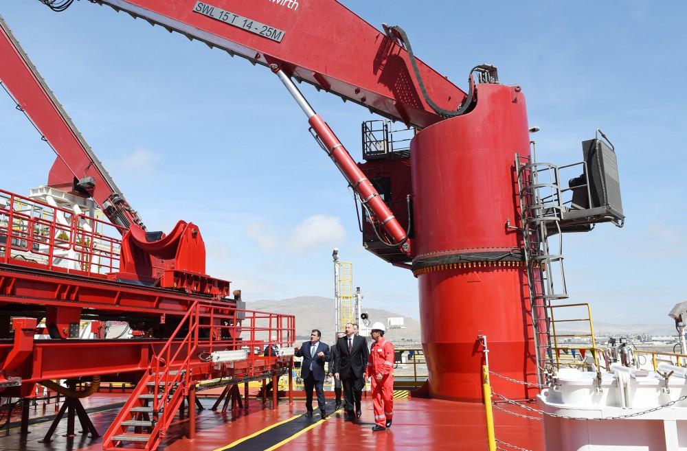 Ilham Aliyev attends opening of drilling rig named after Heydar Aliyev (PHOTO)