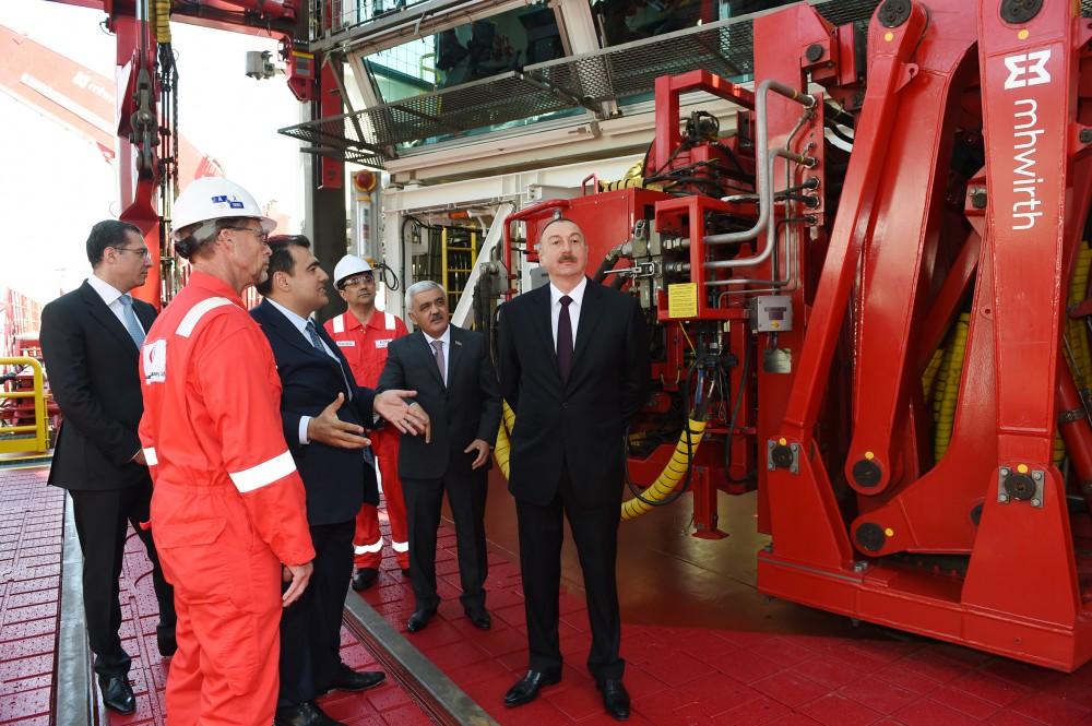 Ilham Aliyev attends opening of drilling rig named after Heydar Aliyev (PHOTO)