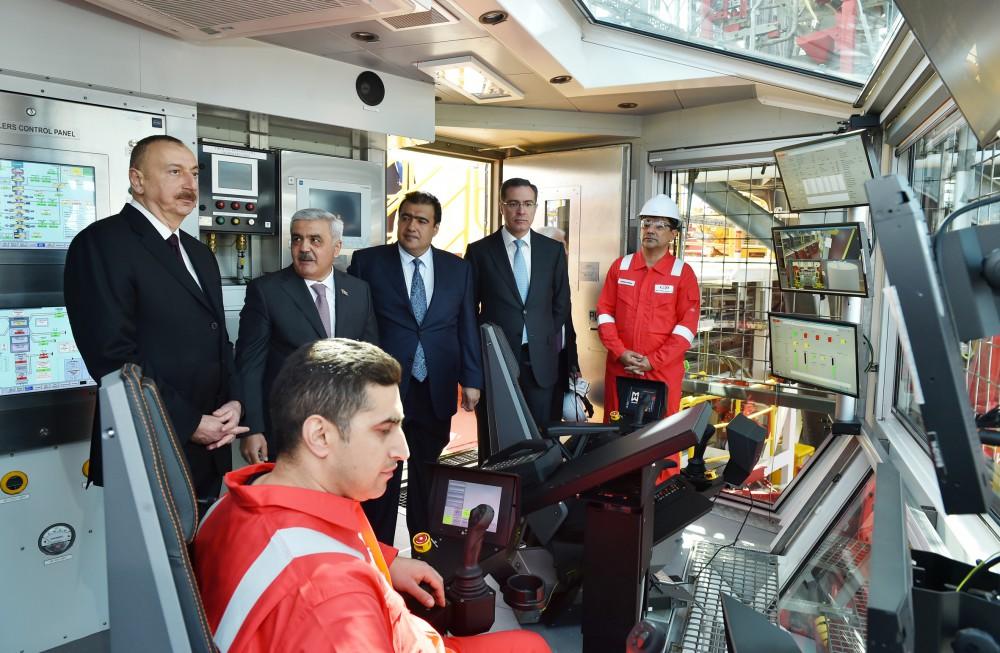 Ilham Aliyev attends opening of drilling rig named after Heydar Aliyev (PHOTO)