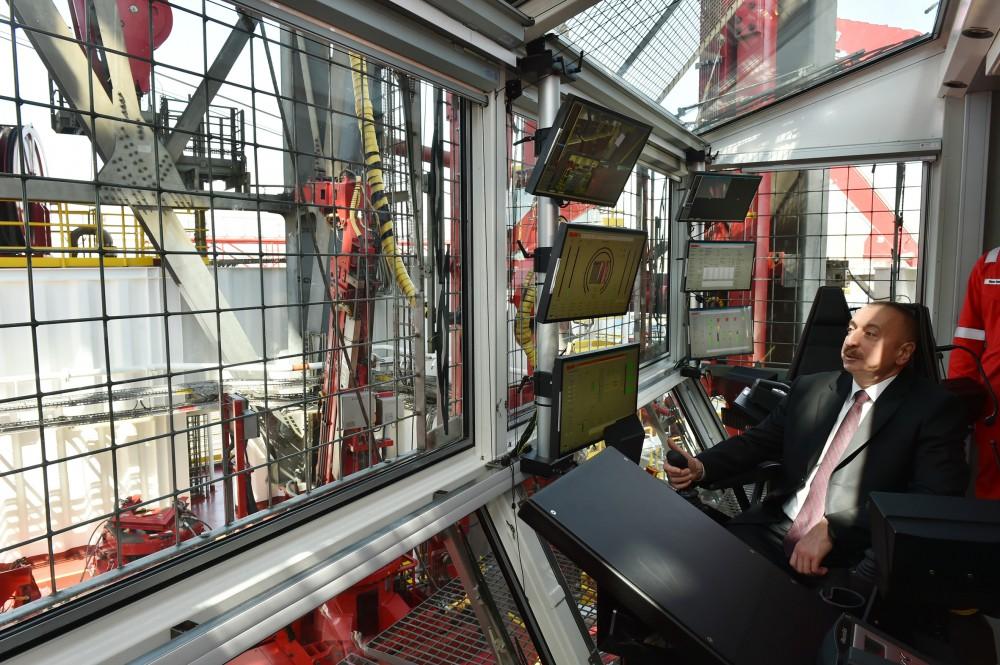 Ilham Aliyev attends opening of drilling rig named after Heydar Aliyev (PHOTO)