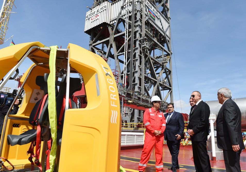 Ilham Aliyev attends opening of drilling rig named after Heydar Aliyev (PHOTO)