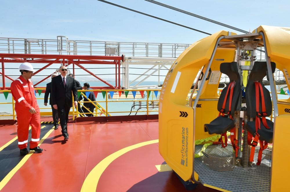 Ilham Aliyev attends opening of drilling rig named after Heydar Aliyev (PHOTO)