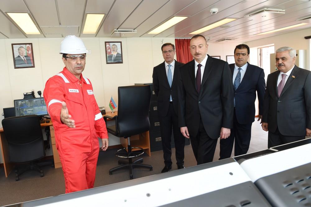 Ilham Aliyev attends opening of drilling rig named after Heydar Aliyev (PHOTO)