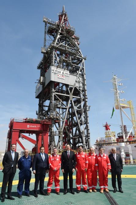 Ilham Aliyev attends opening of drilling rig named after Heydar Aliyev (PHOTO)