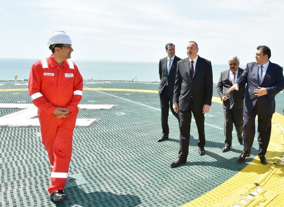 Ilham Aliyev attends opening of drilling rig named after Heydar Aliyev (PHOTO)