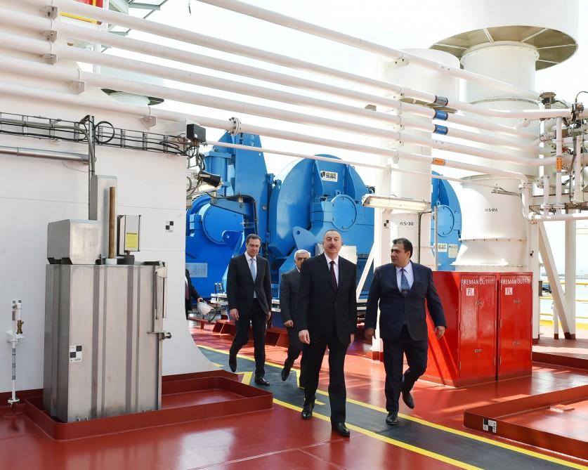 Ilham Aliyev attends opening of drilling rig named after Heydar Aliyev (PHOTO)