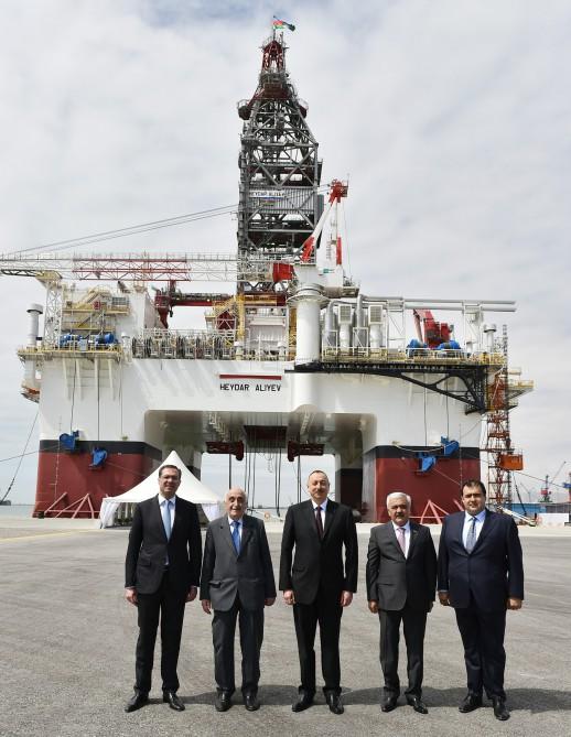 Ilham Aliyev attends opening of drilling rig named after Heydar Aliyev (PHOTO)
