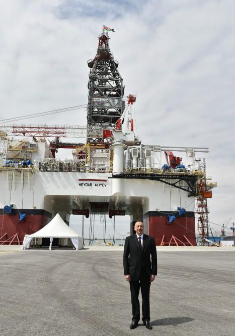 Ilham Aliyev attends opening of drilling rig named after Heydar Aliyev (PHOTO)