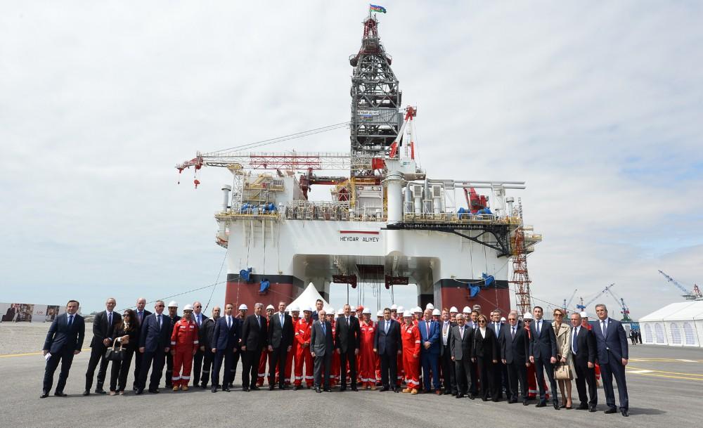 Ilham Aliyev attends opening of drilling rig named after Heydar Aliyev (PHOTO)