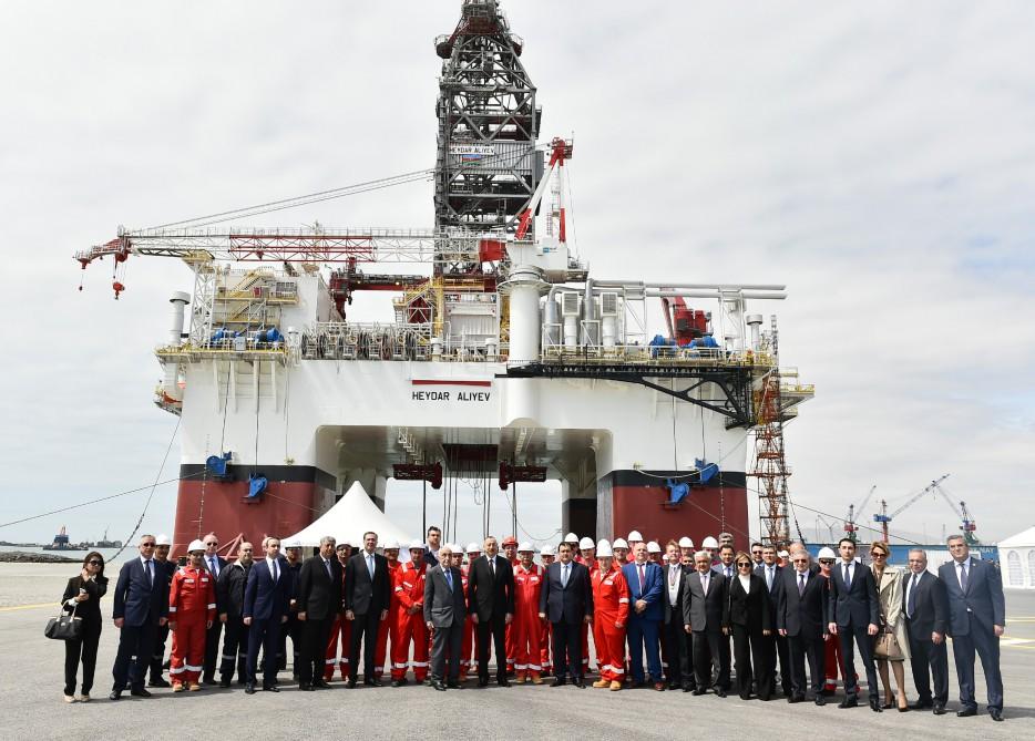 Ilham Aliyev attends opening of drilling rig named after Heydar Aliyev (PHOTO)