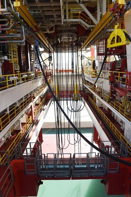 Ilham Aliyev attends opening of drilling rig named after Heydar Aliyev (PHOTO)