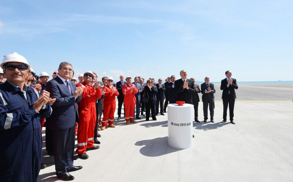 Ilham Aliyev attends opening of drilling rig named after Heydar Aliyev (PHOTO)