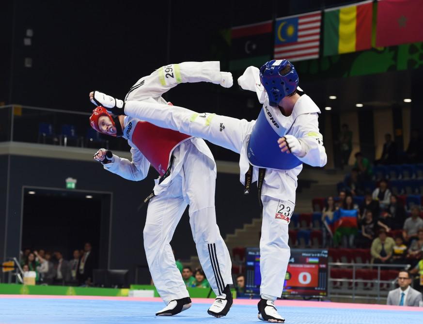 President Ilham Aliyev presented medals to Baku 2017 taekwondo winners (PHOTO, VIDEO)