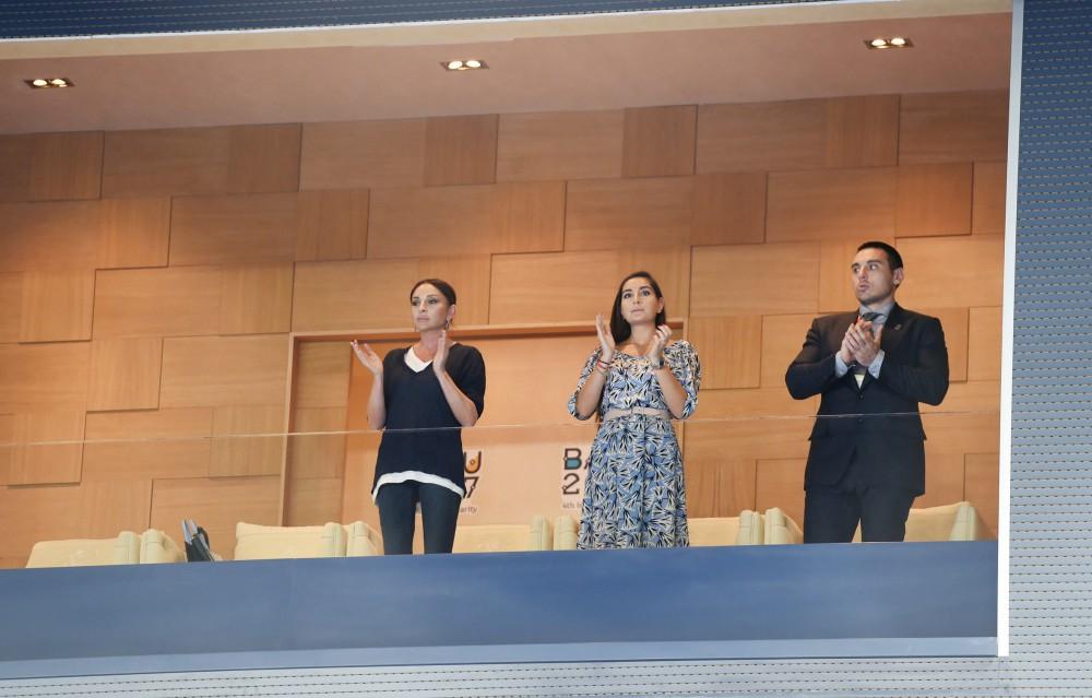 President Ilham Aliyev presented medals to Baku 2017 taekwondo winners (PHOTO, VIDEO)