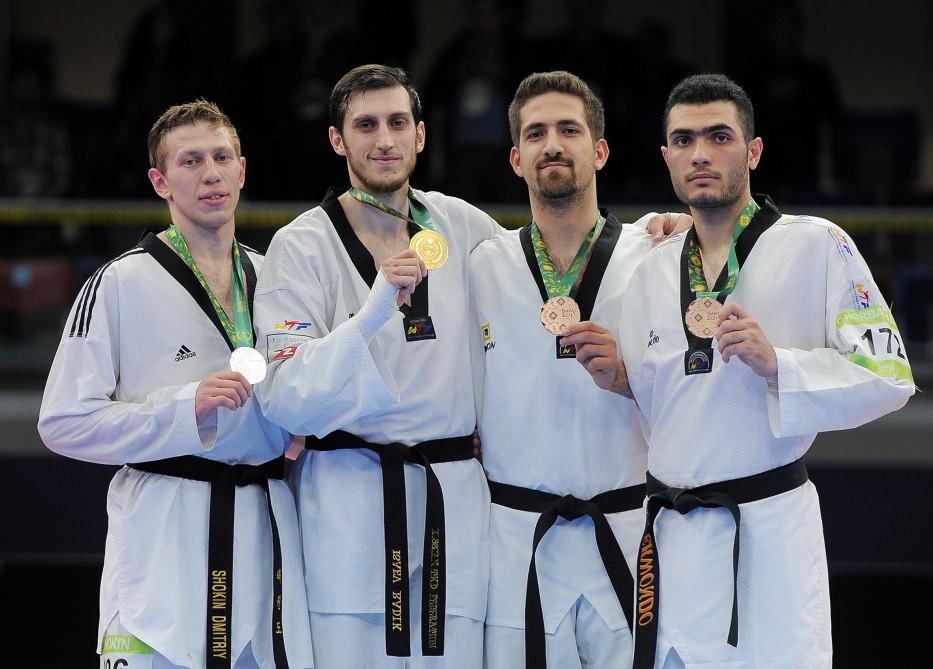 President Ilham Aliyev presented medals to Baku 2017 taekwondo winners (PHOTO, VIDEO)