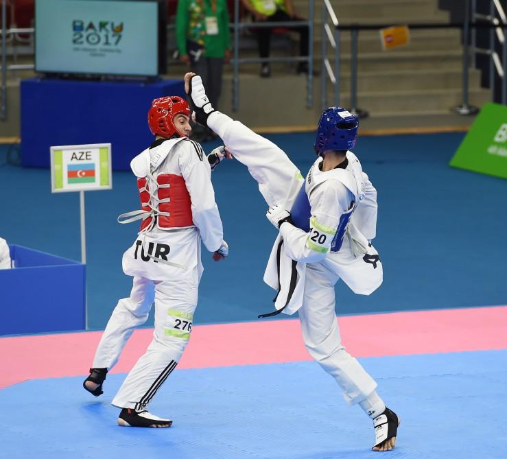 President Ilham Aliyev presented medals to Baku 2017 taekwondo winners (PHOTO, VIDEO)