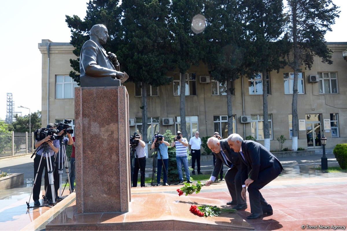SOCAR launches water cooling installation at Baku Oil Refinery (PHOTO)