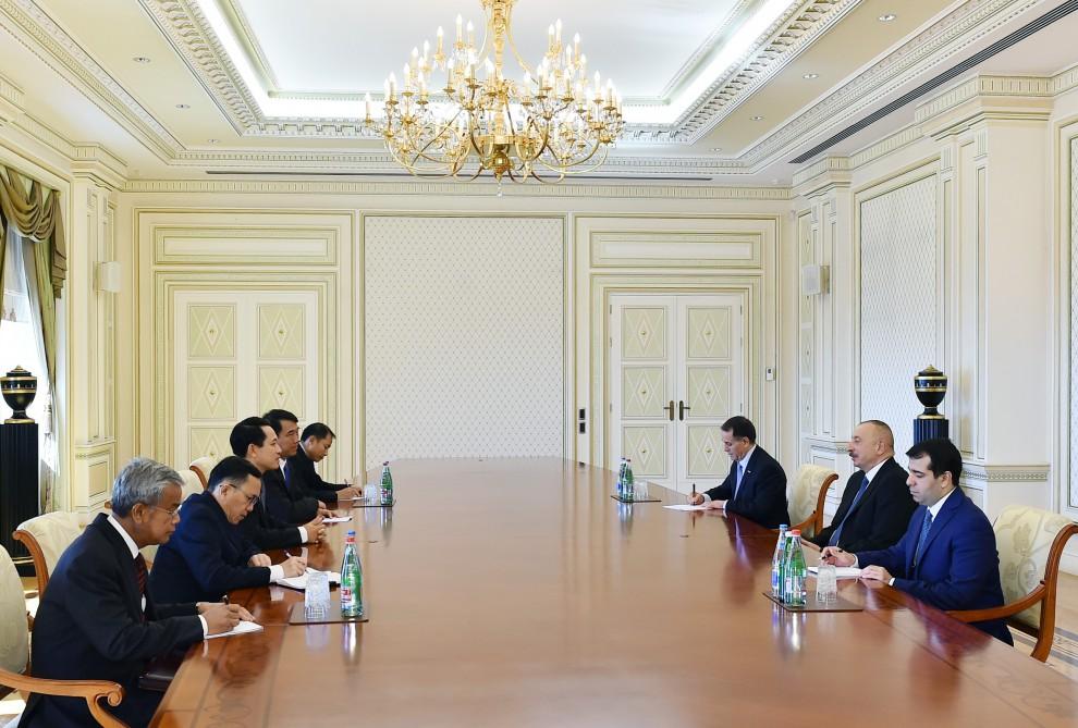 Ilham Aliyev receives delegation led by Lao FM