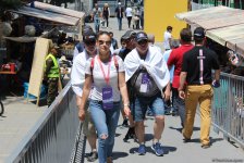 F1 fans viewing tourist attractions of Baku (PHOTO)