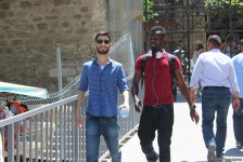 F1 fans viewing tourist attractions of Baku (PHOTO)