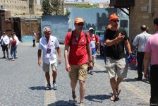 F1 fans viewing tourist attractions of Baku (PHOTO)