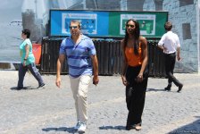 F1 fans viewing tourist attractions of Baku (PHOTO)