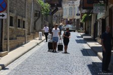 F1 fans viewing tourist attractions of Baku (PHOTO)
