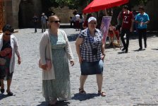 F1 fans viewing tourist attractions of Baku (PHOTO)