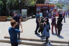 F1 fans viewing tourist attractions of Baku (PHOTO)