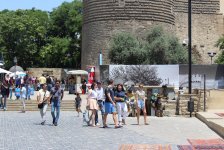 F1 fans viewing tourist attractions of Baku (PHOTO)