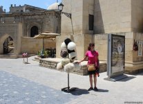 F1 fans viewing tourist attractions of Baku (PHOTO)