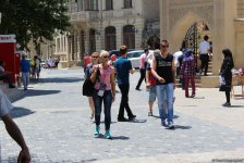 F1 fans viewing tourist attractions of Baku (PHOTO)