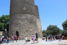 F1 fans viewing tourist attractions of Baku (PHOTO)