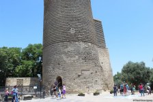 F1 fans viewing tourist attractions of Baku (PHOTO)
