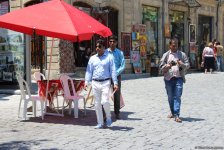 F1 fans viewing tourist attractions of Baku (PHOTO)