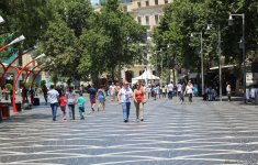 F1 fans viewing tourist attractions of Baku (PHOTO)