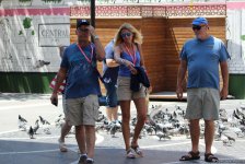 F1 fans viewing tourist attractions of Baku (PHOTO)