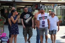 F1 fans viewing tourist attractions of Baku (PHOTO)