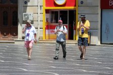 F1 fans viewing tourist attractions of Baku (PHOTO)