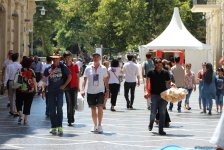 F1 fans viewing tourist attractions of Baku (PHOTO)