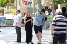 F1 fans viewing tourist attractions of Baku (PHOTO)