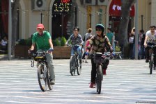 F1 fans viewing tourist attractions of Baku (PHOTO)