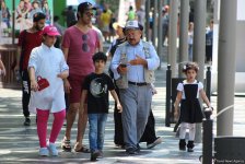 F1 fans viewing tourist attractions of Baku (PHOTO)