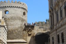 F1 fans viewing tourist attractions of Baku (PHOTO)