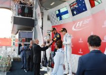 Ilham Aliyev, his spouse present trophies to F1 Azerbaijan Grand Prix winners (VIDEO)