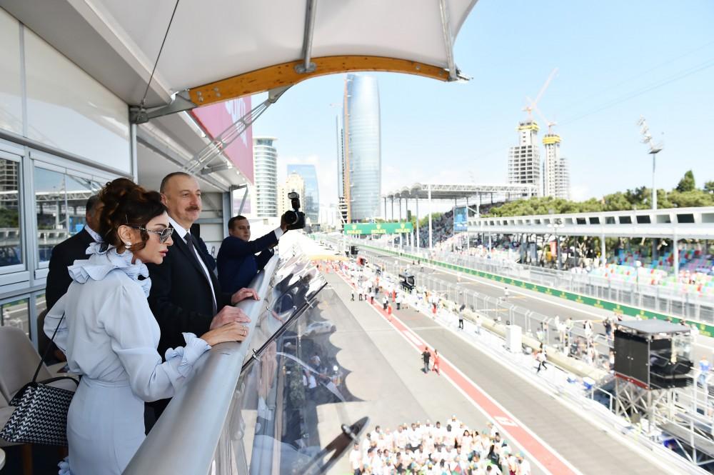 Ilham Aliyev and his spouse watch F1 Azerbaijan Grand Prix (PHOTO)