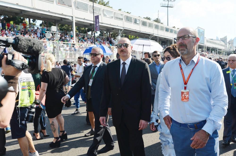 Ilham Aliyev and his spouse watch F1 Azerbaijan Grand Prix (PHOTO)